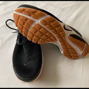 Nike Presto Sneakers in Black with gum sole